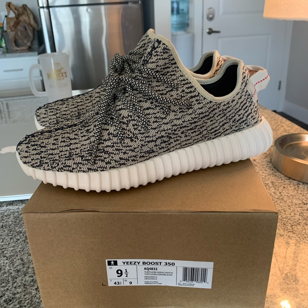 Yeezy boost 350 turtle doves size 9.5